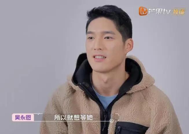 即使放在帅哥如云的娱乐圈也是可屈可指的,身高183cm,32岁,在美国长大