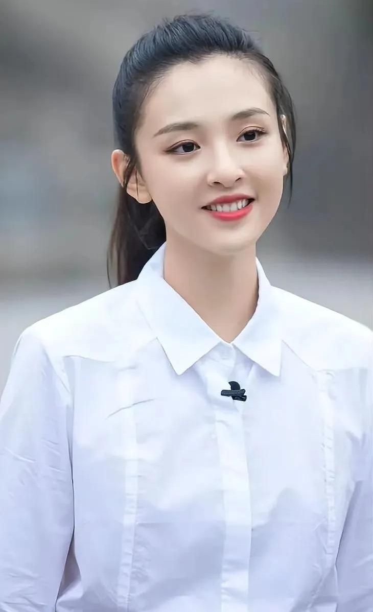 可爱的吴倩,清纯可人!