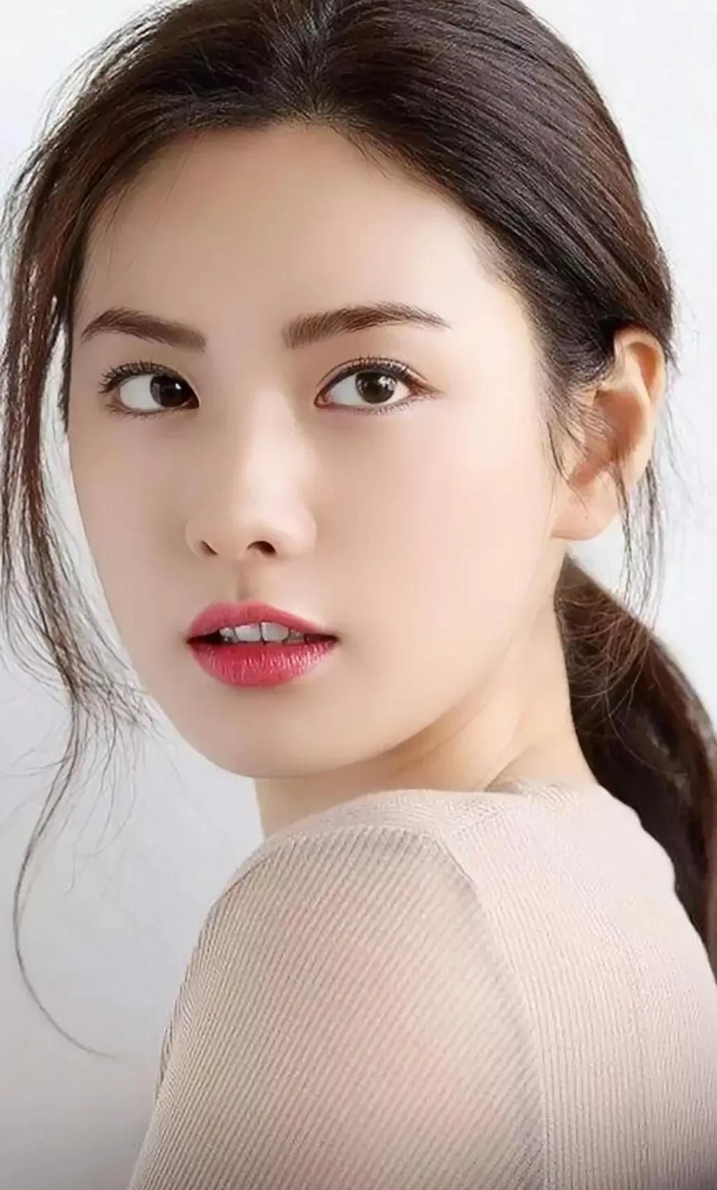 美女林珍娜,美艳动人,温婉秀雅的写真照!__财经头条