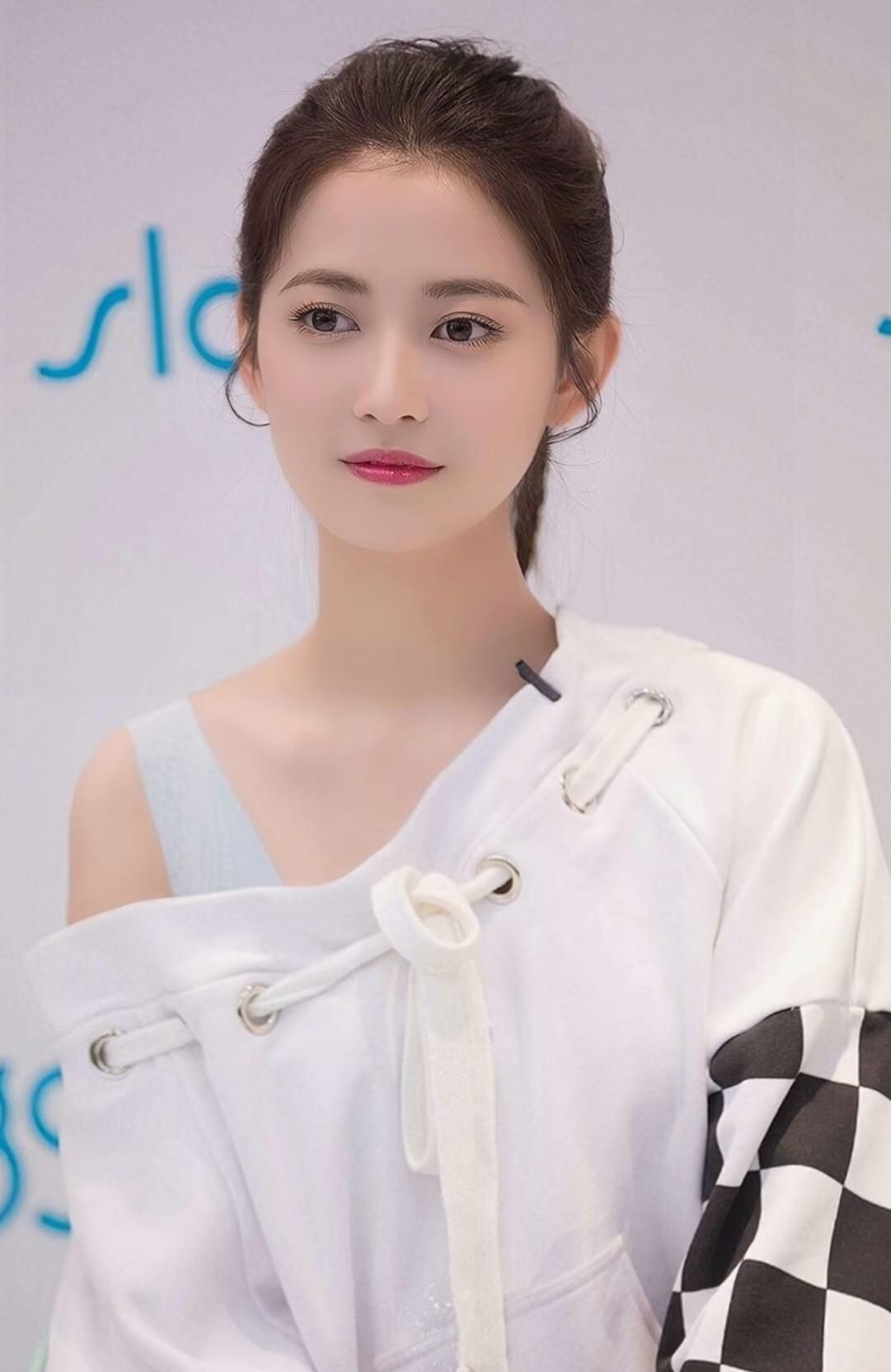 陈钰琪高清冷艳美照,妩媚动人!__财经头条