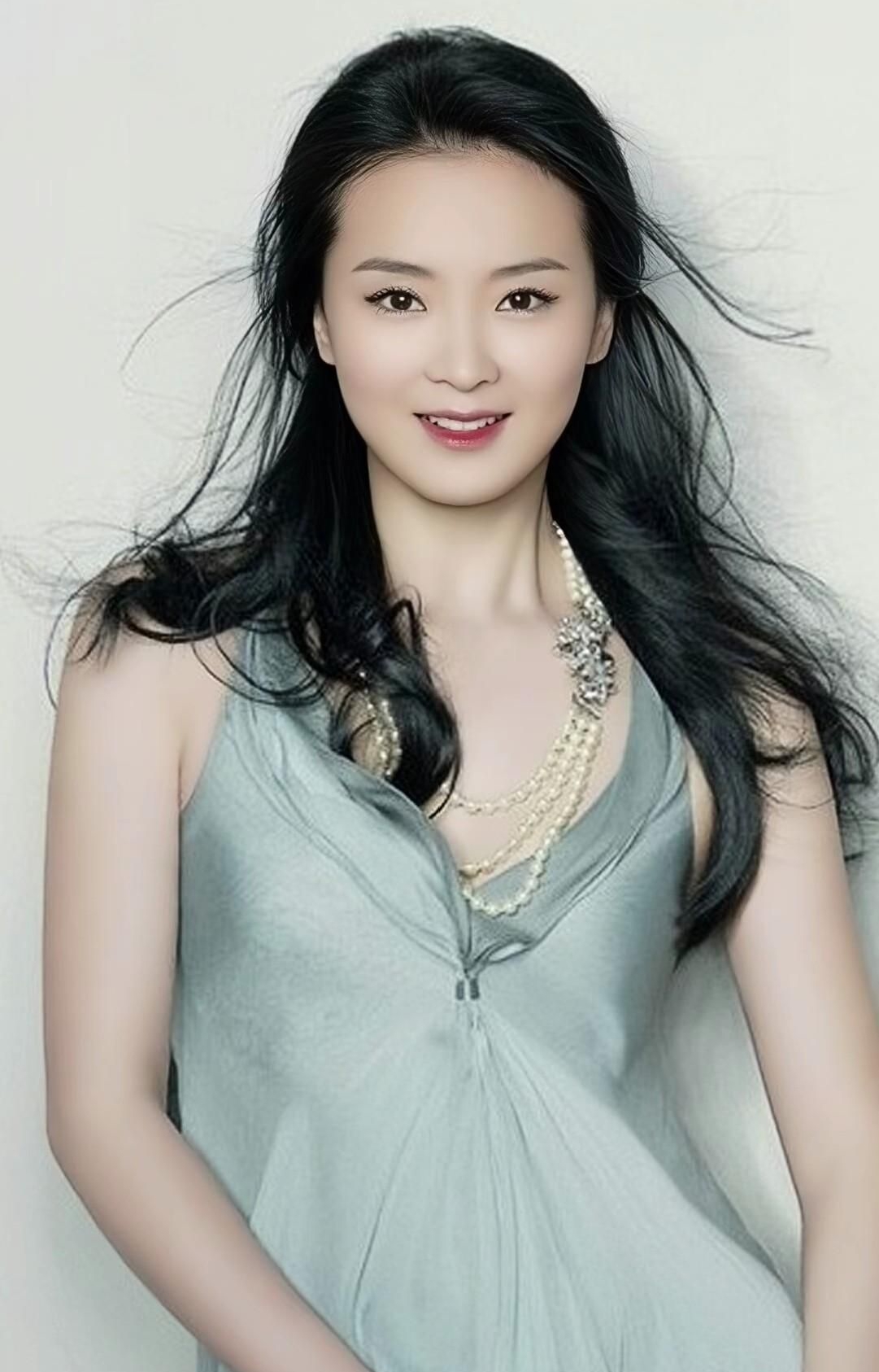 王艳高清冷艳美照,优雅迷人!__财经头条