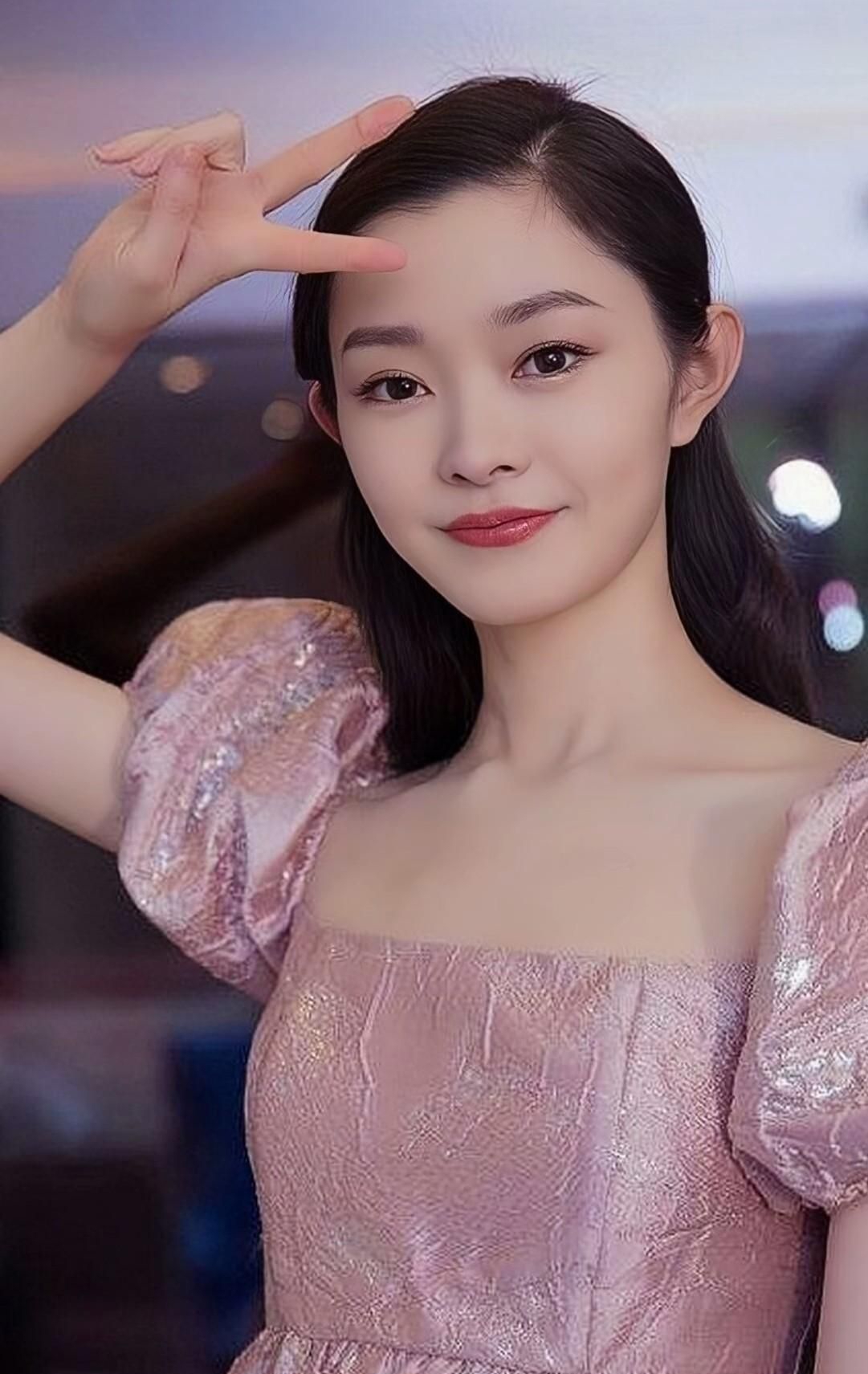 宋轶高清冷艳美照,娇俏可人!__财经头条