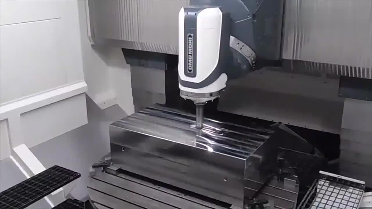 看这数控机床加工注塑模具,网友:看起来就感觉很贵!__财经头条