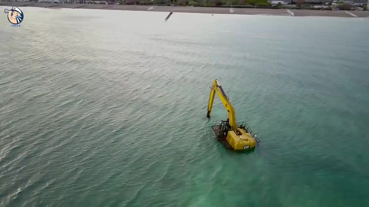 你见过海里的挖掘机吗老外亲自水下施工这操作还是第一次见