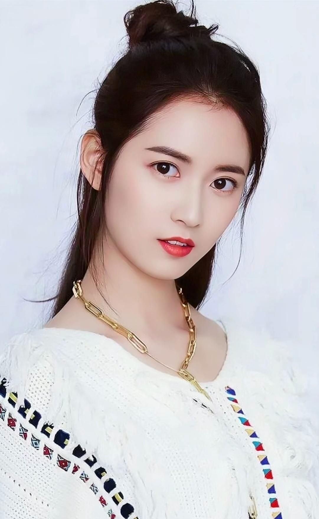 陈钰琪高清冷艳美照娇俏可人