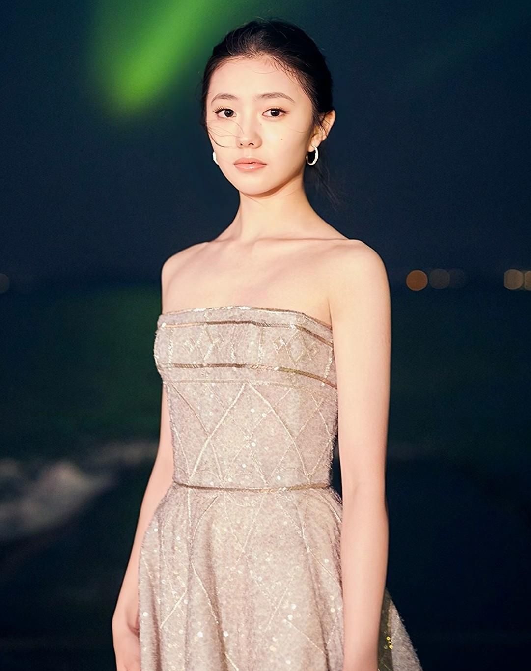 刘浩存高清俏丽美照时尚俏丽