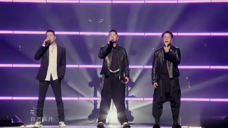 陈小春和"朱丹泰"合唱《笨小孩》,痞帅痞帅的,爷青回!