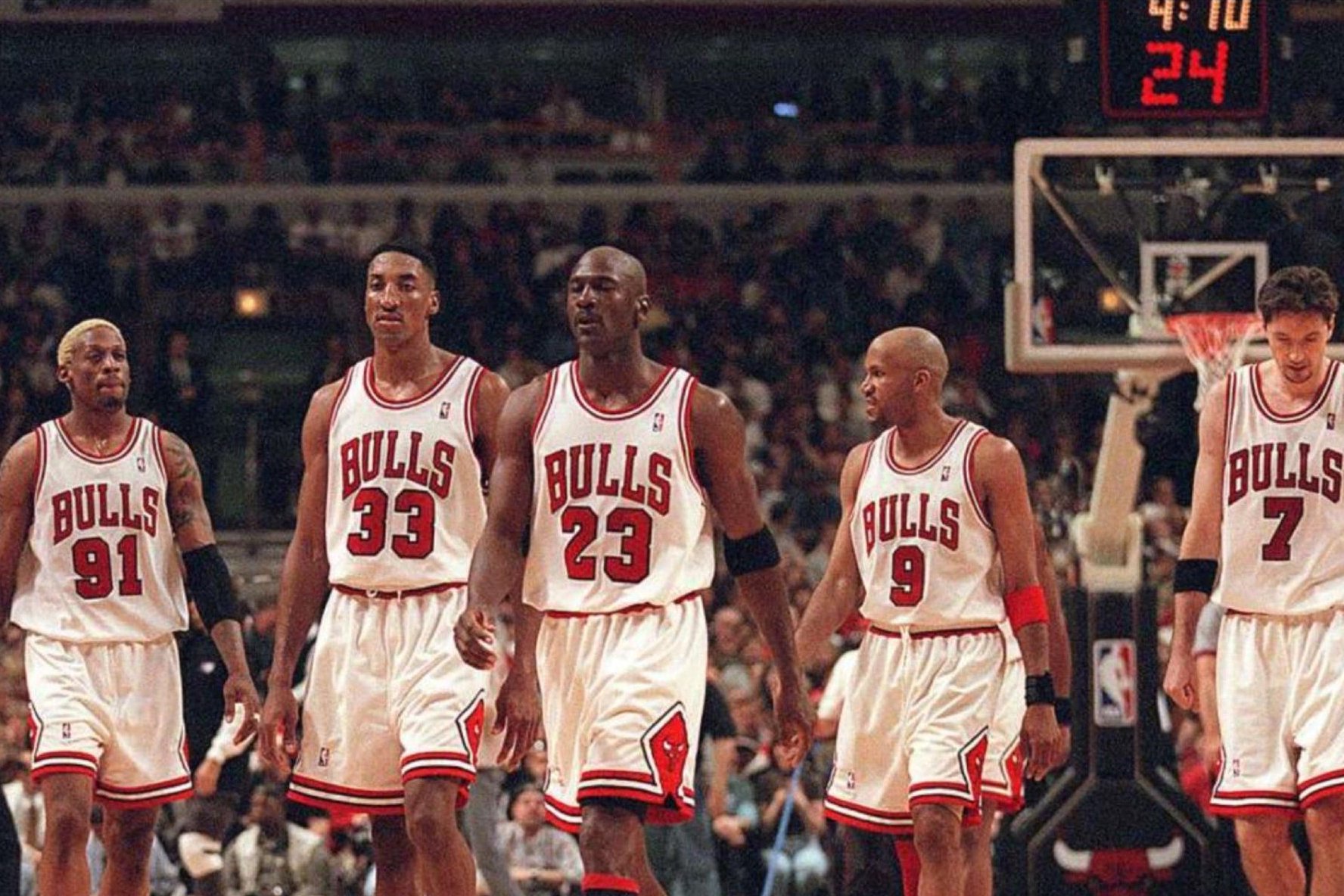 假如乔丹第一次没有退役,能否直接拿六连冠?历史最伟大的王朝!