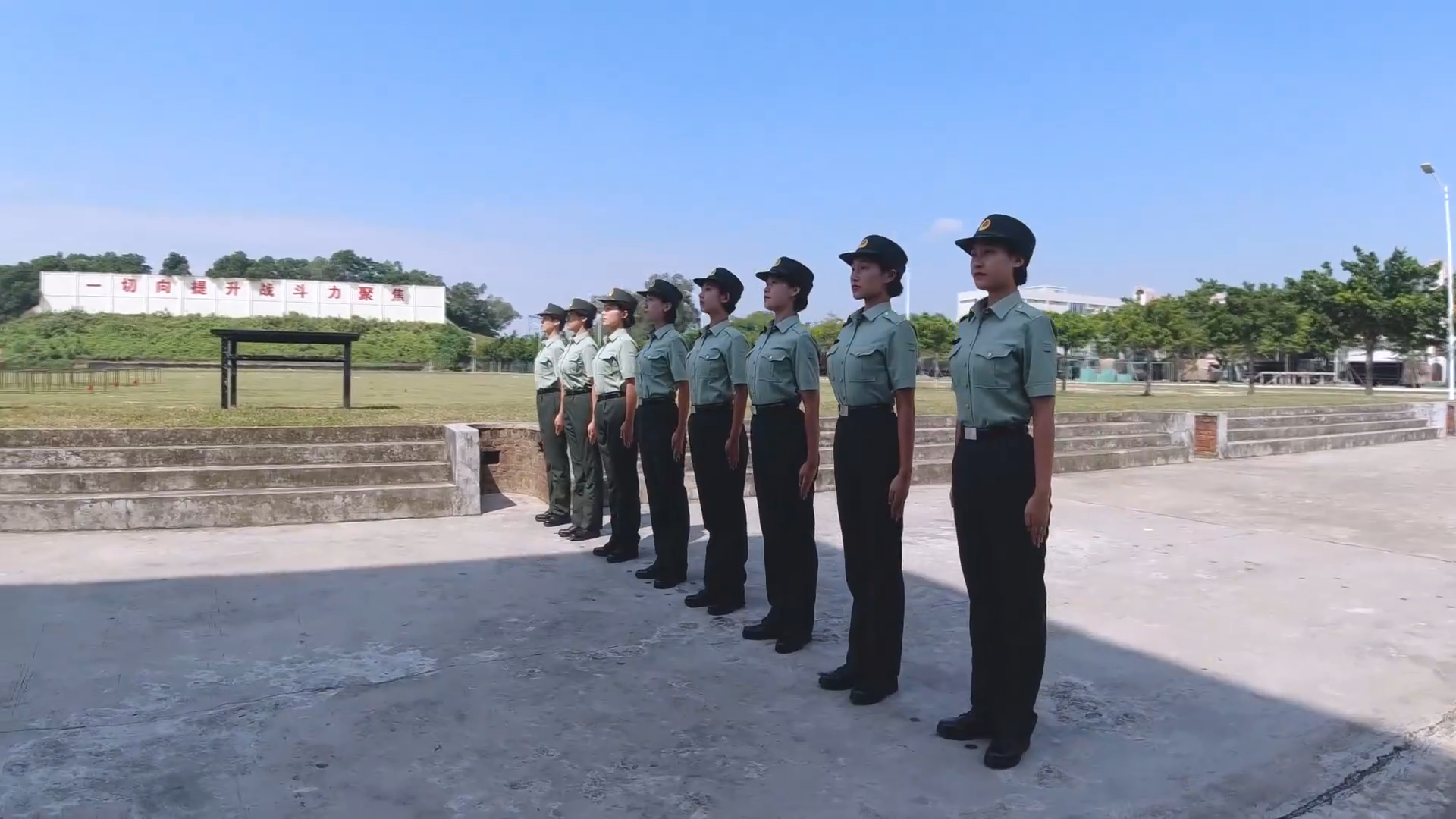 驻香港部队某基地2020年新兵开训动员在练兵场展开!