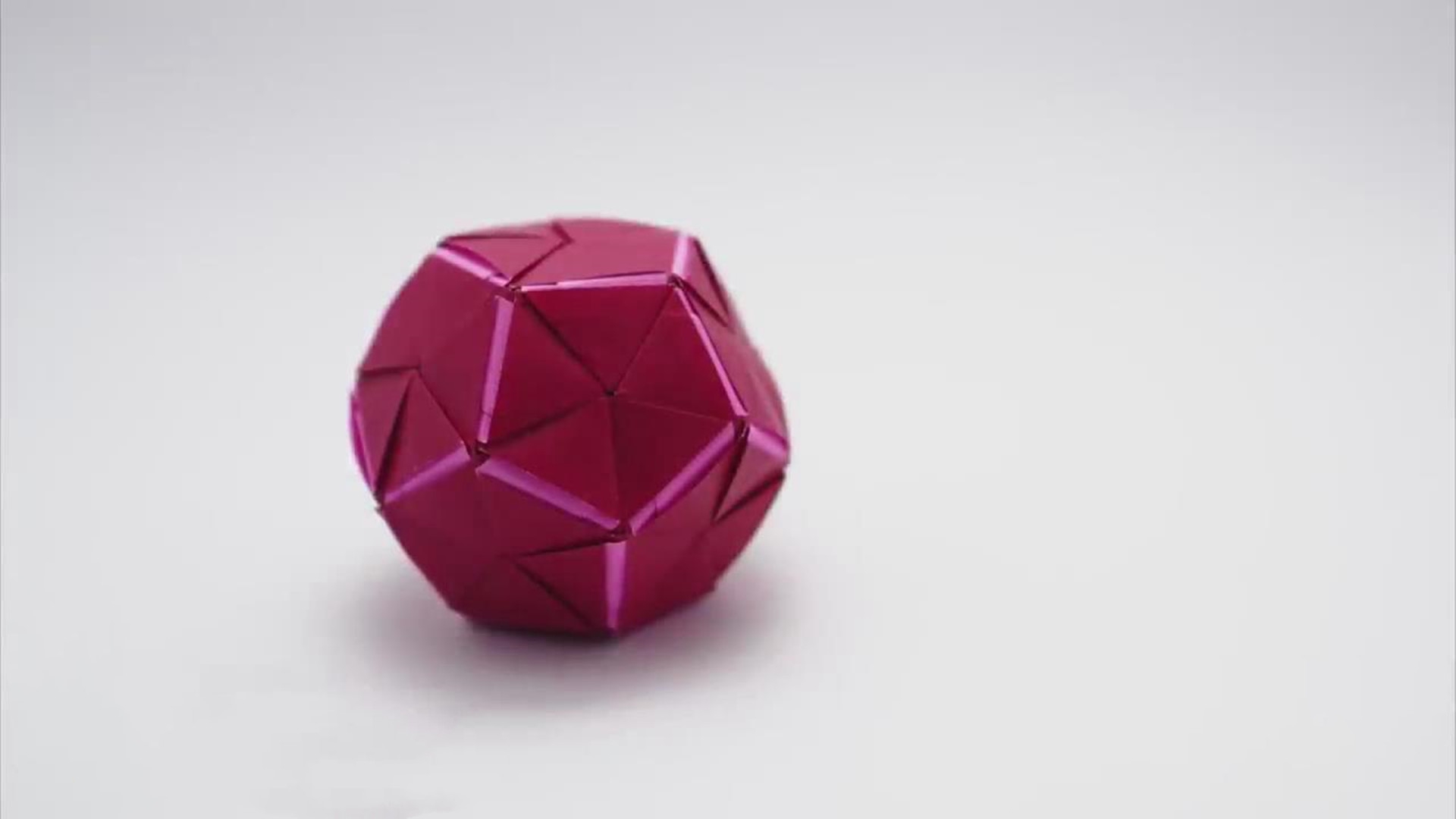 手工折纸教学,三角插纸球的制作方法!