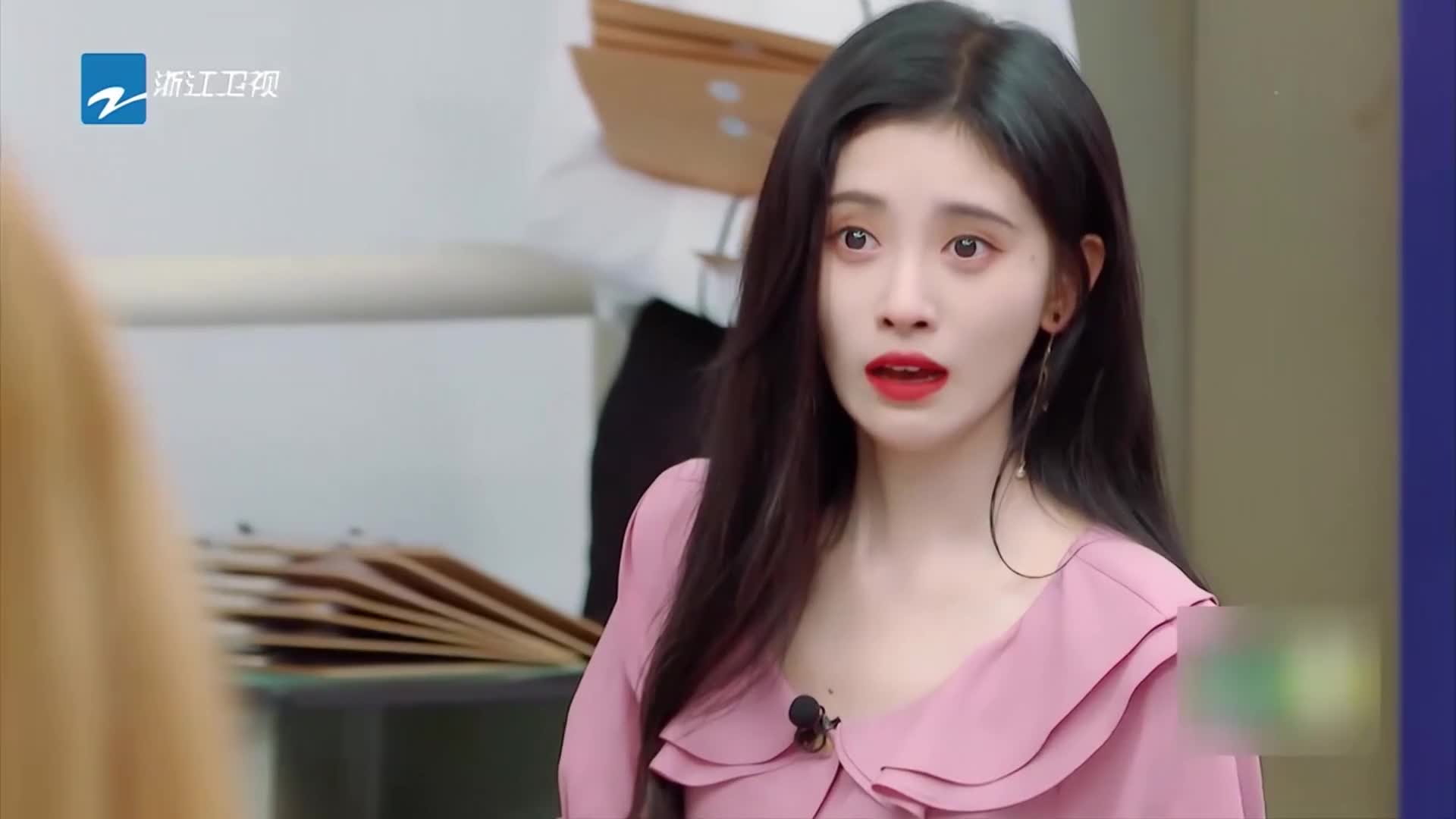 贾玲的应变能力真是绝了鞠婧祎都看傻了不愧是贾玲