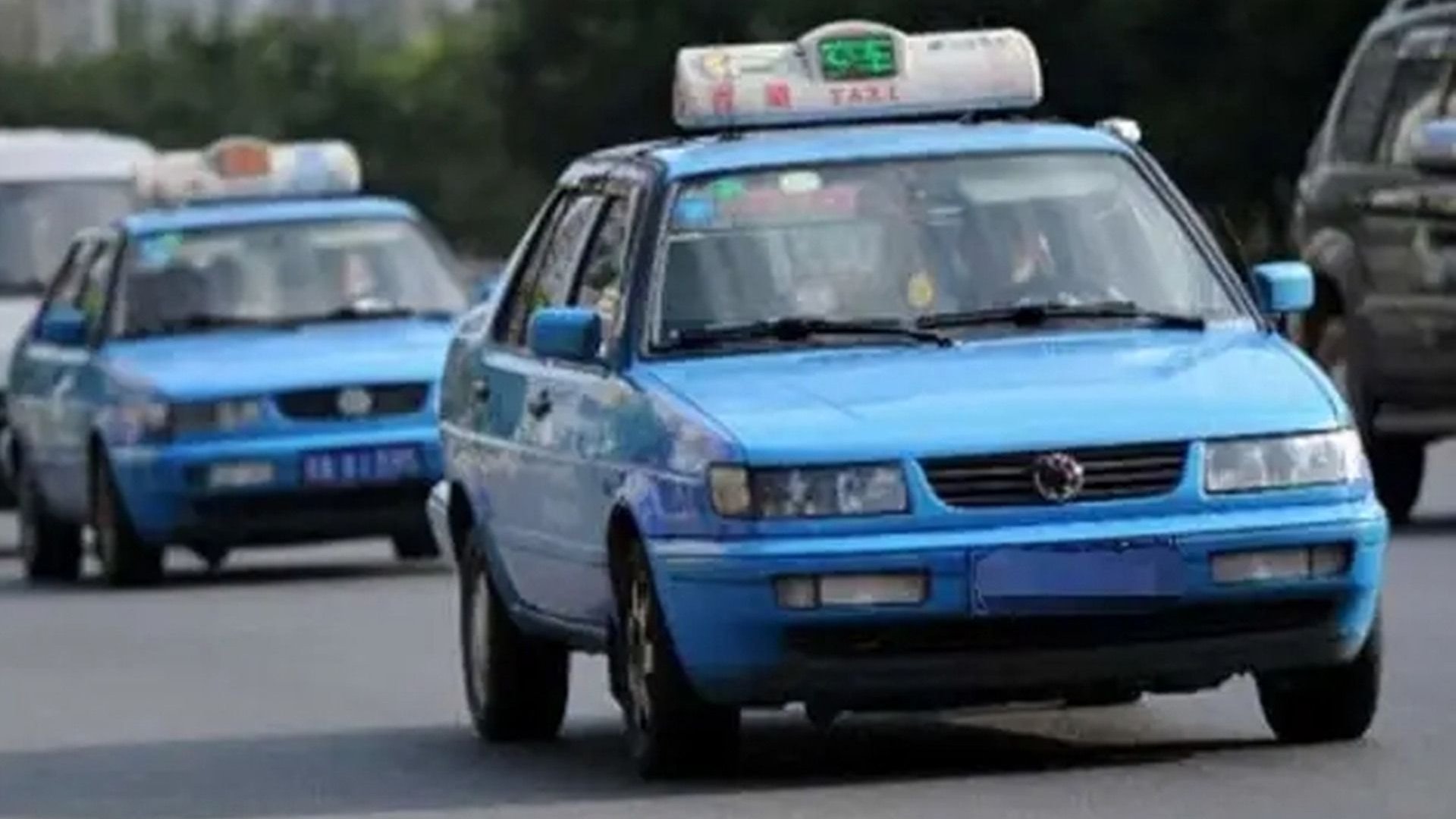 网友称出租车司机将两女子反锁车内等拼车,南昌市交通运输局回应