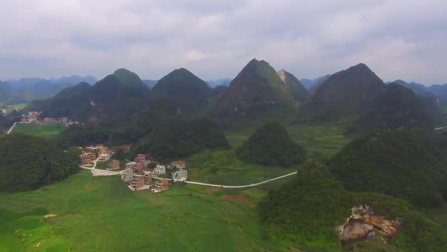 背靠笔架山,中间神似古墓,绝佳的墓葬风水宝地