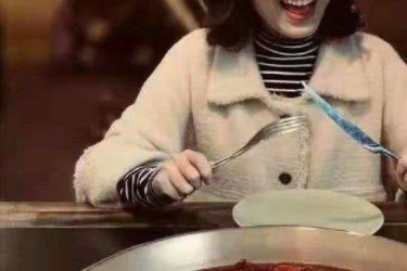 各国吃火锅方式不同，美国人用刀叉，中国人用筷子，印度就尴尬了|餐具|吃饭_新浪新闻