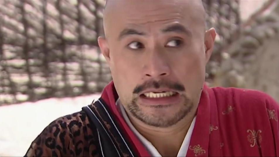 恶通天身上涂满猪屎,冒充绝顶高手作恶,没想被燕南天一掌击飞