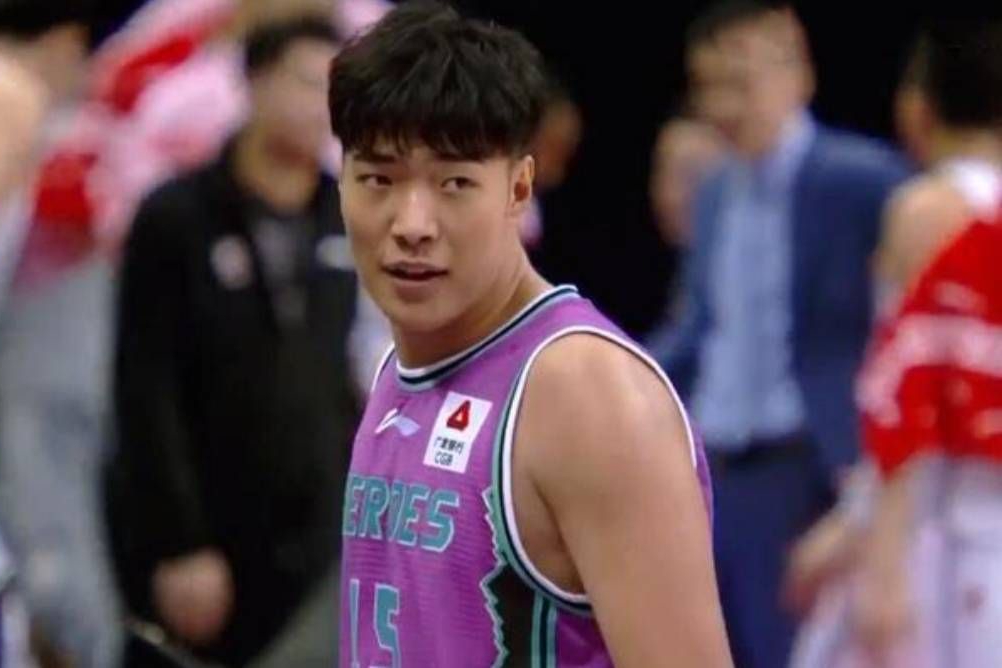 cba快讯:张宁完成蜕变!新疆小将机会不多,山东弃用两内线新星|张宁|cba|朱荣振_新浪新闻