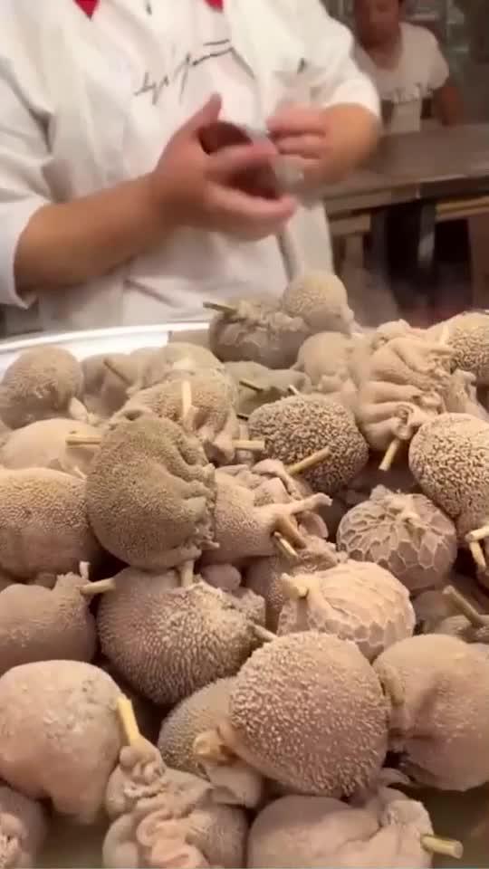 新疆特色美食,10元一个羊脑包,走过路过千万不要错过!_新浪新闻