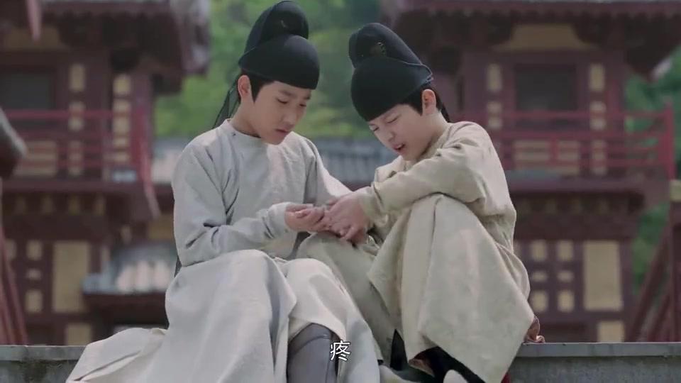 阿诗勒隼深知自己对不住媛娘,他将草原独有的狼哨给了她