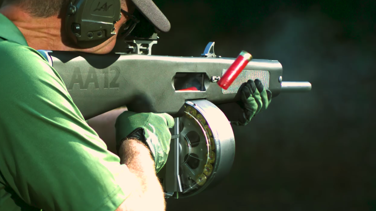 自带咆哮声音,深受网友喜爱,艾奇逊aa-12霰弹枪,后坐力极低__财经头条