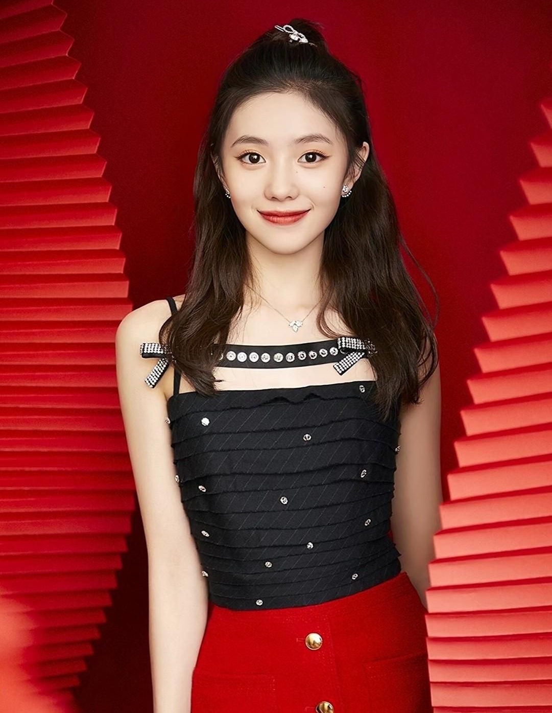 刘浩存高清俏丽美照,美艳动人!__财经头条