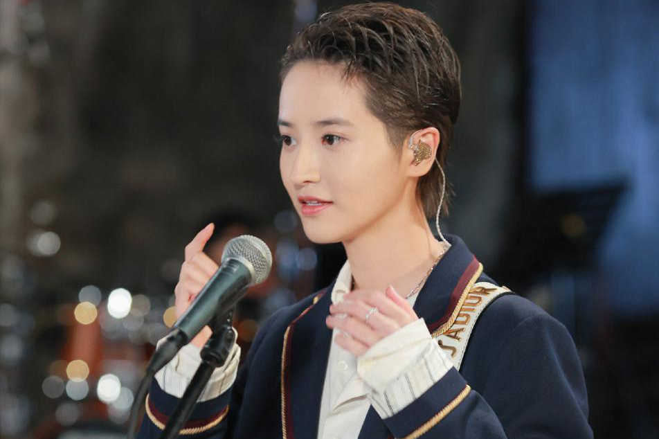 蒋一侨《美好的时光》游临海 电吉他首秀深情演奏《下雨天》|临海|美好的时光|电吉他_新浪新闻