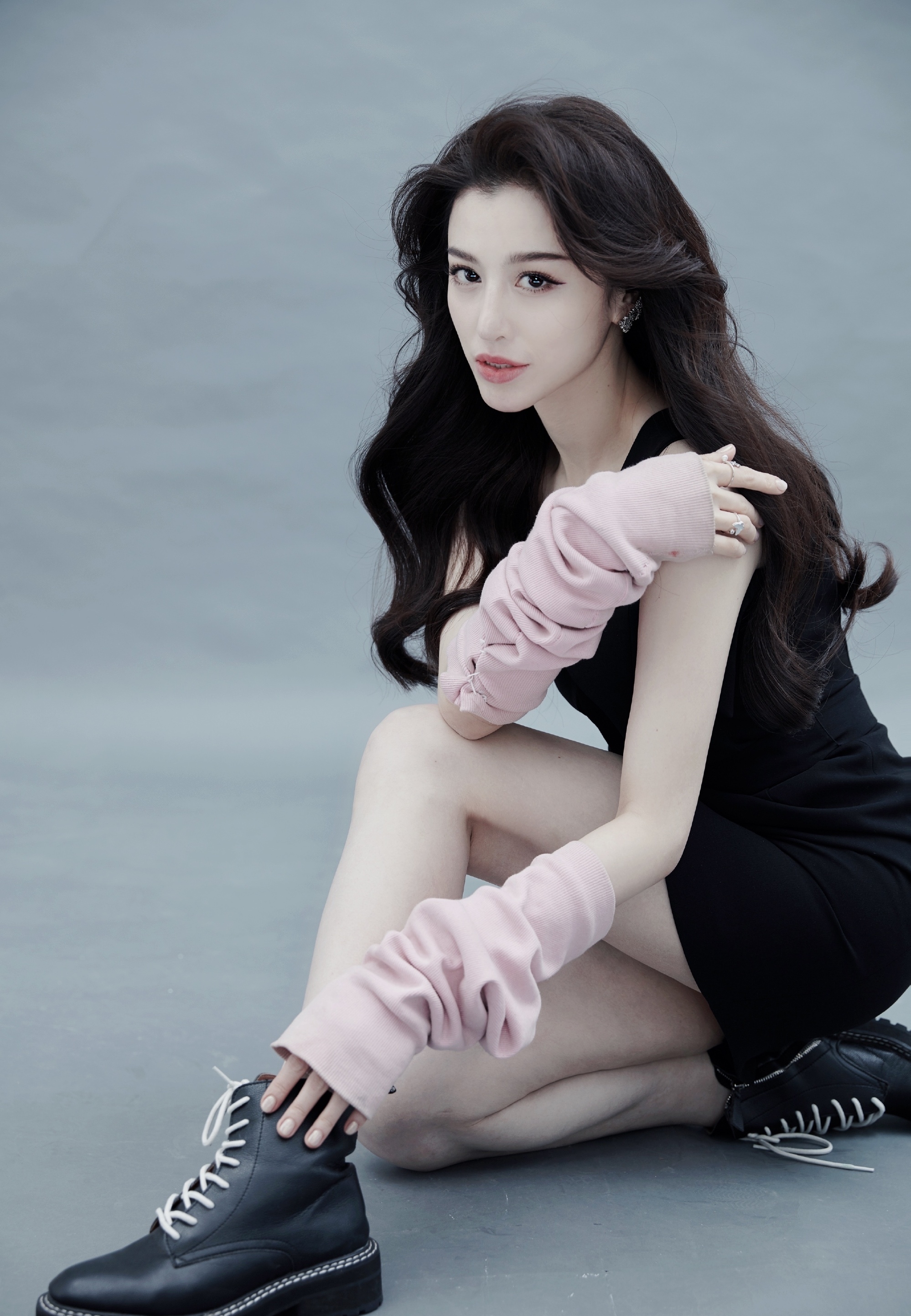 刘翔前妻葛天晒近照,穿古装难掩事业线,自曝横店拍戏引期待