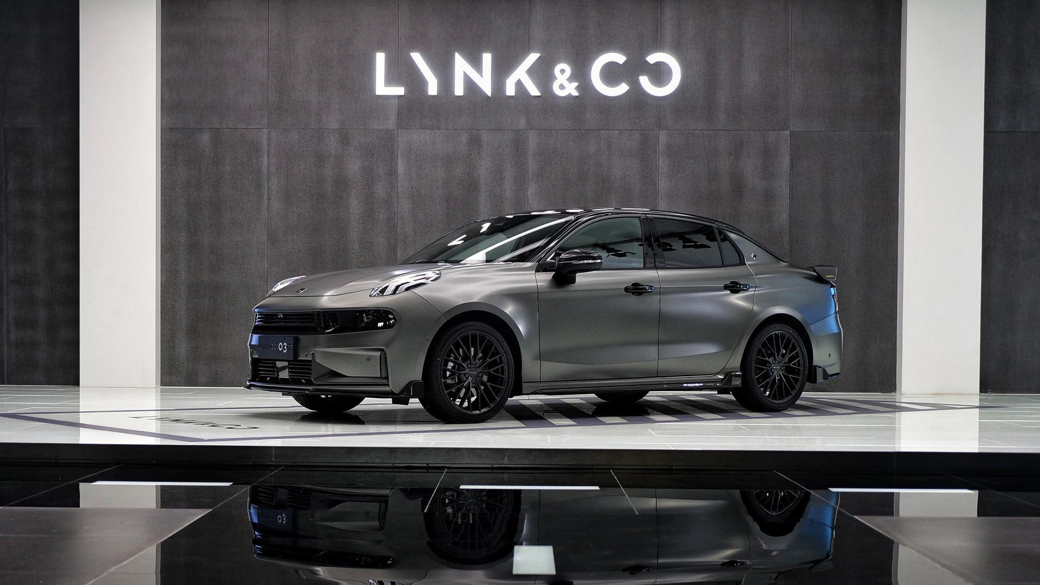 前几天在新疆跟路试车体验的领克03,值得关注!我喜欢这车尾