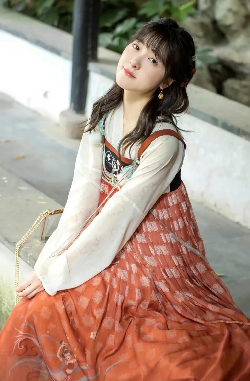 徐娇高清淡雅时尚写真,时尚俏丽!__财经头条