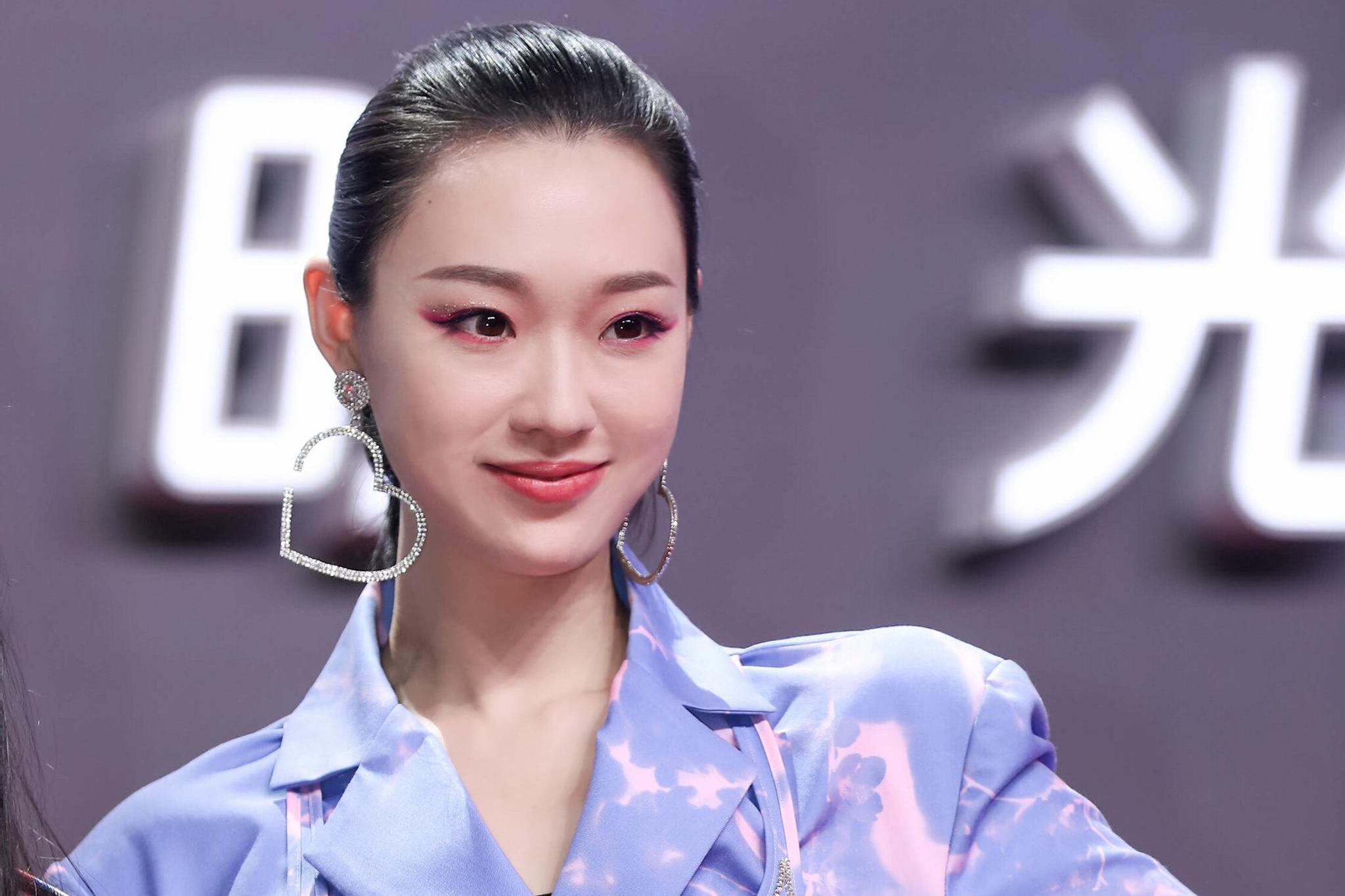 《认真的嘎嘎们》决战24强 管乐挺进gag6长腿惊艳红毯全场