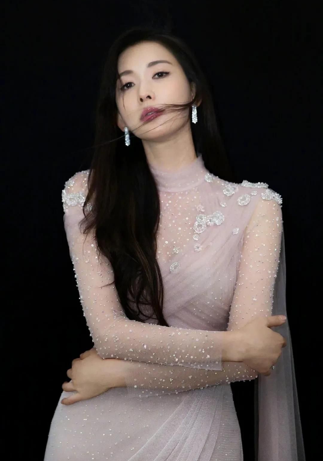 林志玲高清美艳大气写真,楚楚动人!