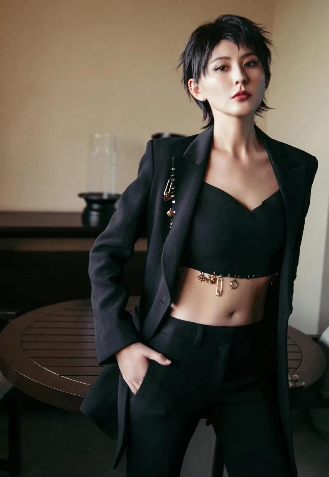 热依扎高清婀娜写真楚楚动人