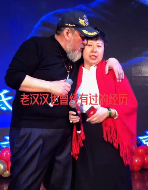 老戏骨陆树铭与妻甜蜜咬耳演活关公出场费太高64岁肚大如箩