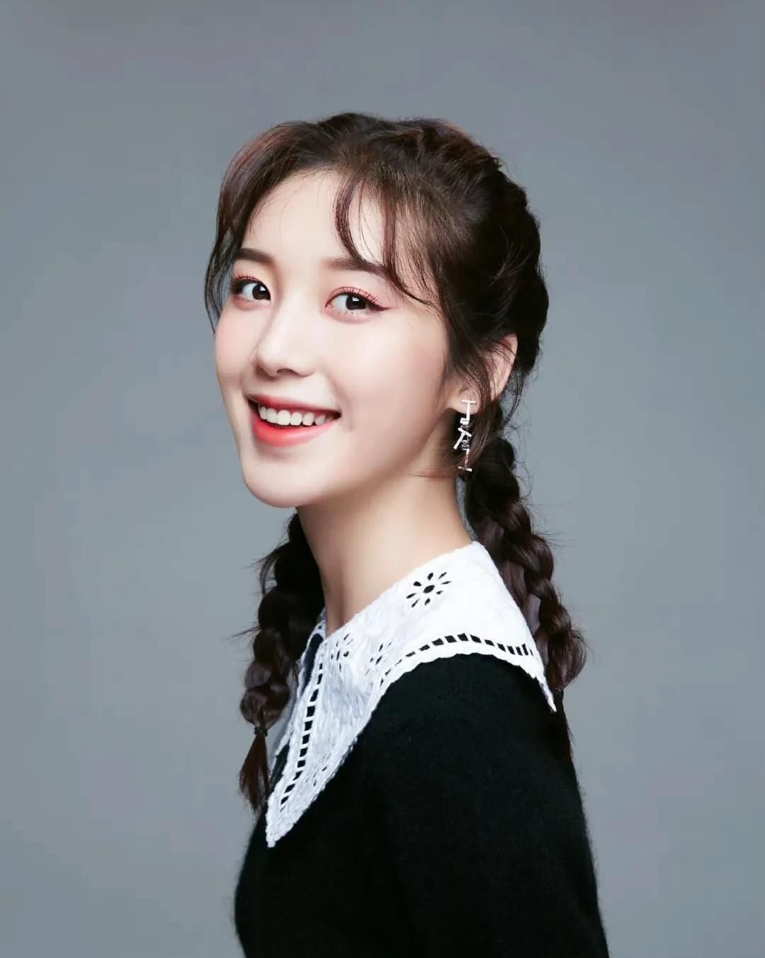 徐婉婷高清淡雅时尚写真,惊艳迷人!