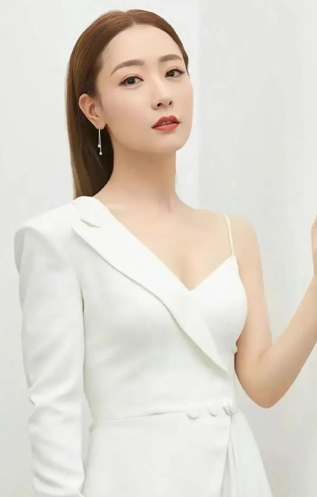 白冰高清魅力写真,惊艳迷人!__财经头条