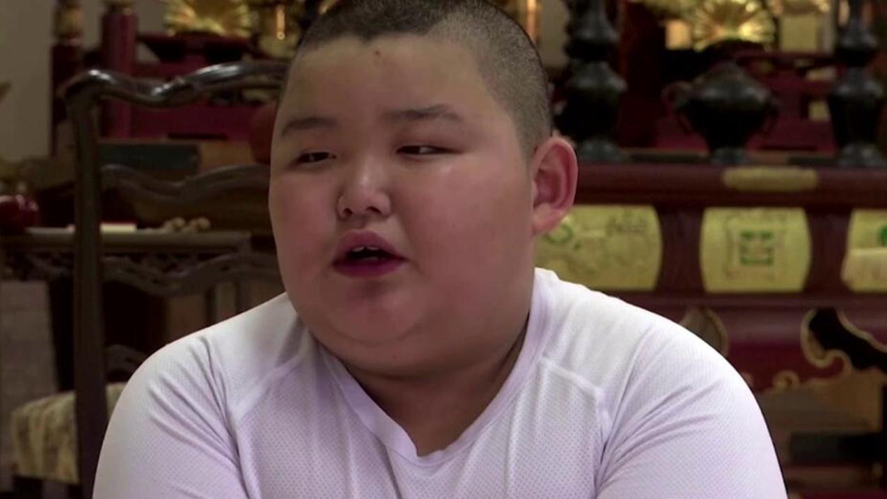 10岁男孩体重170斤,每天喝1升奶 成为相扑世界冠军