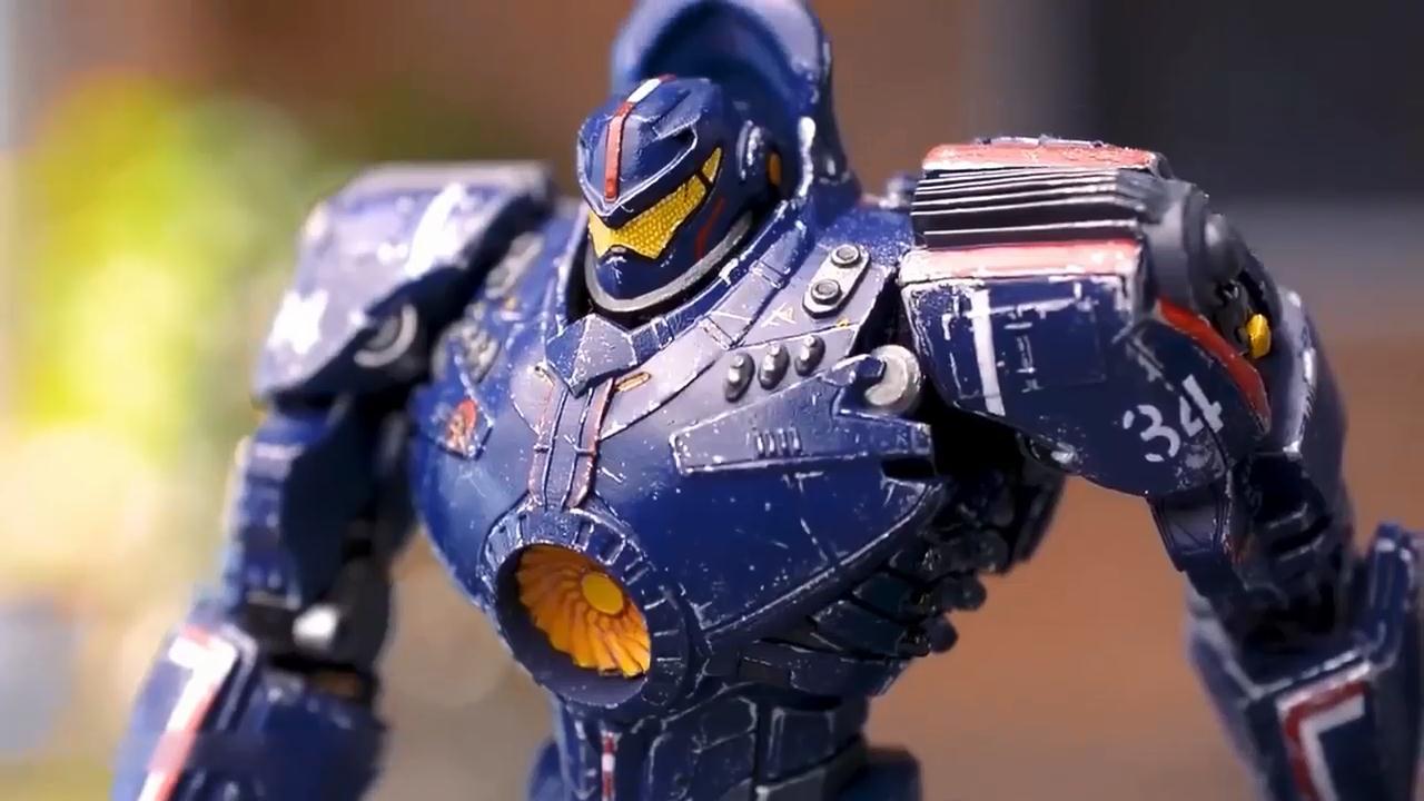 环太平洋小妹妹自己组装了一个机甲把它叫做拳击手太厉害了