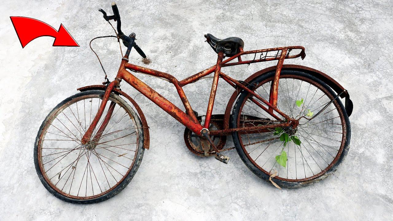 手动修复废旧生锈旧单车