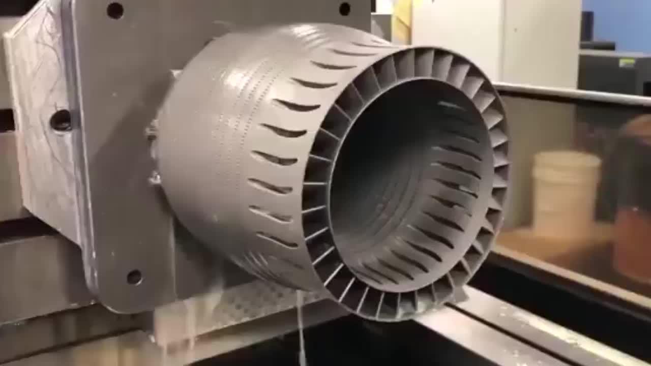 工业的魅力电火花加工航空发动机的燃烧室部件