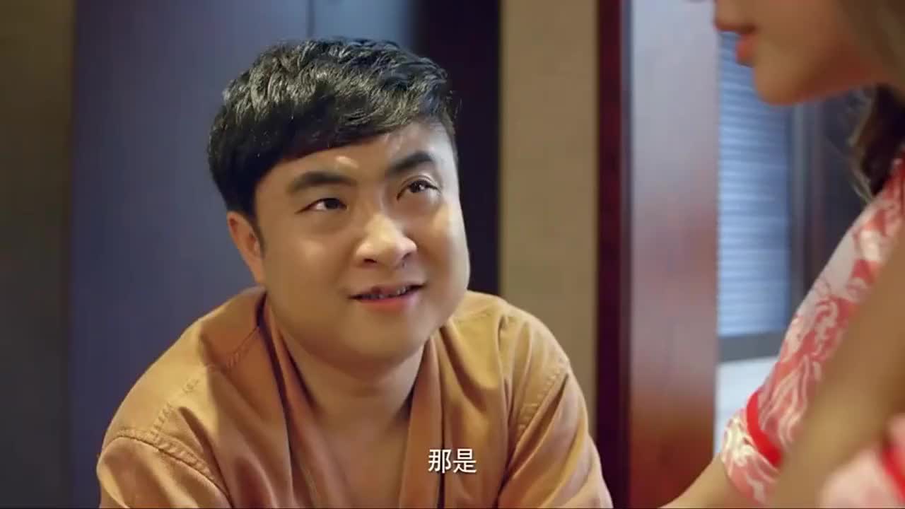 想邀请大鹏上台唱歌,怎料大鹏听着直摇头 为您推荐: 大村官:乔杉整蛊