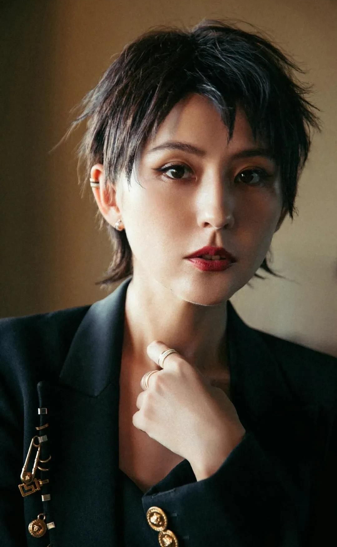 热依扎高清婀娜写真俏丽动人