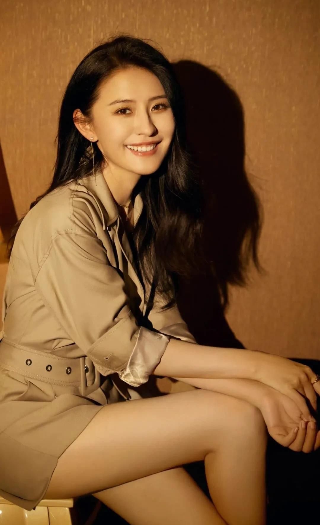 热依扎高清婀娜写真俏丽动人