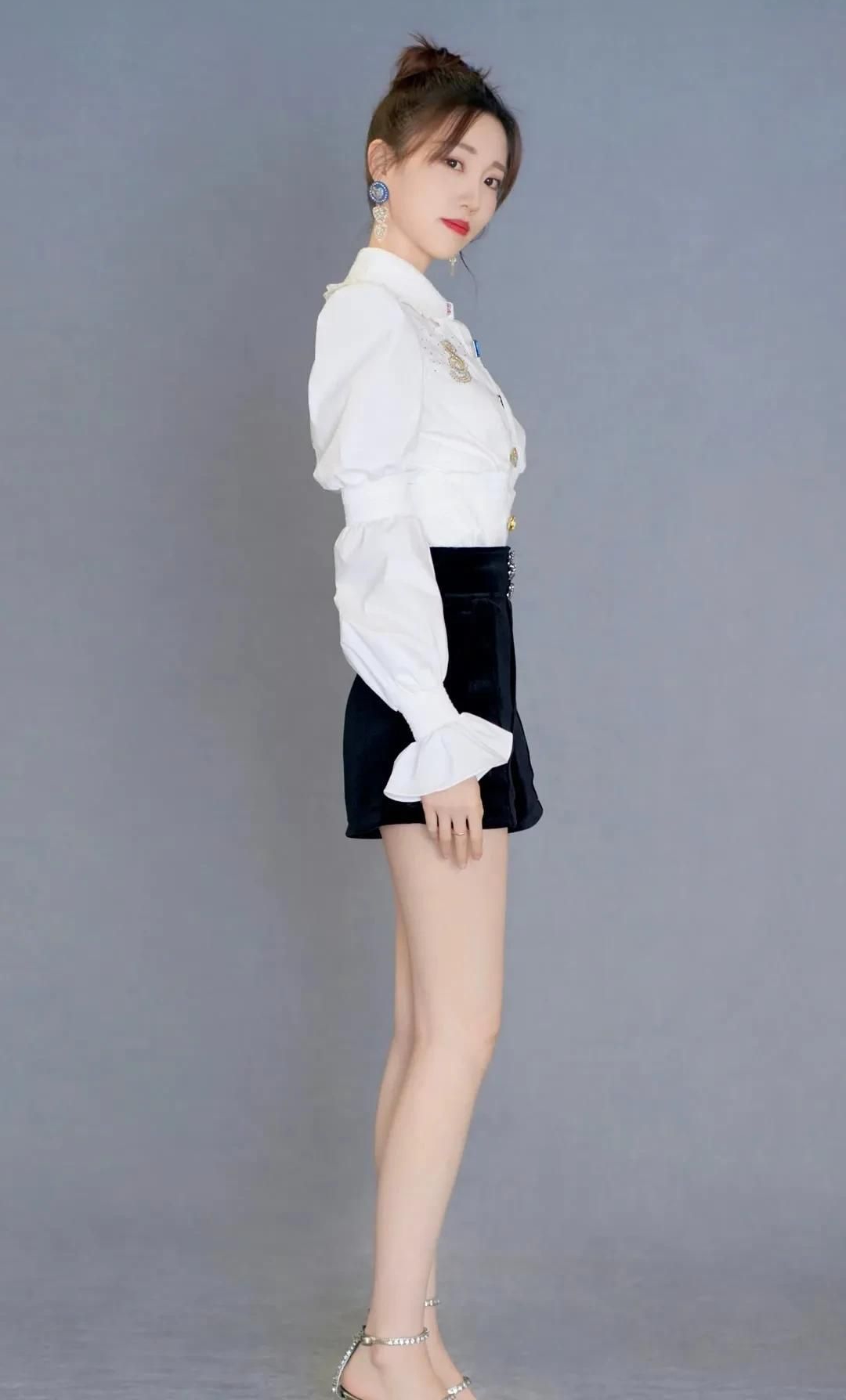 张纯烨高清清纯写真,时尚俏丽!