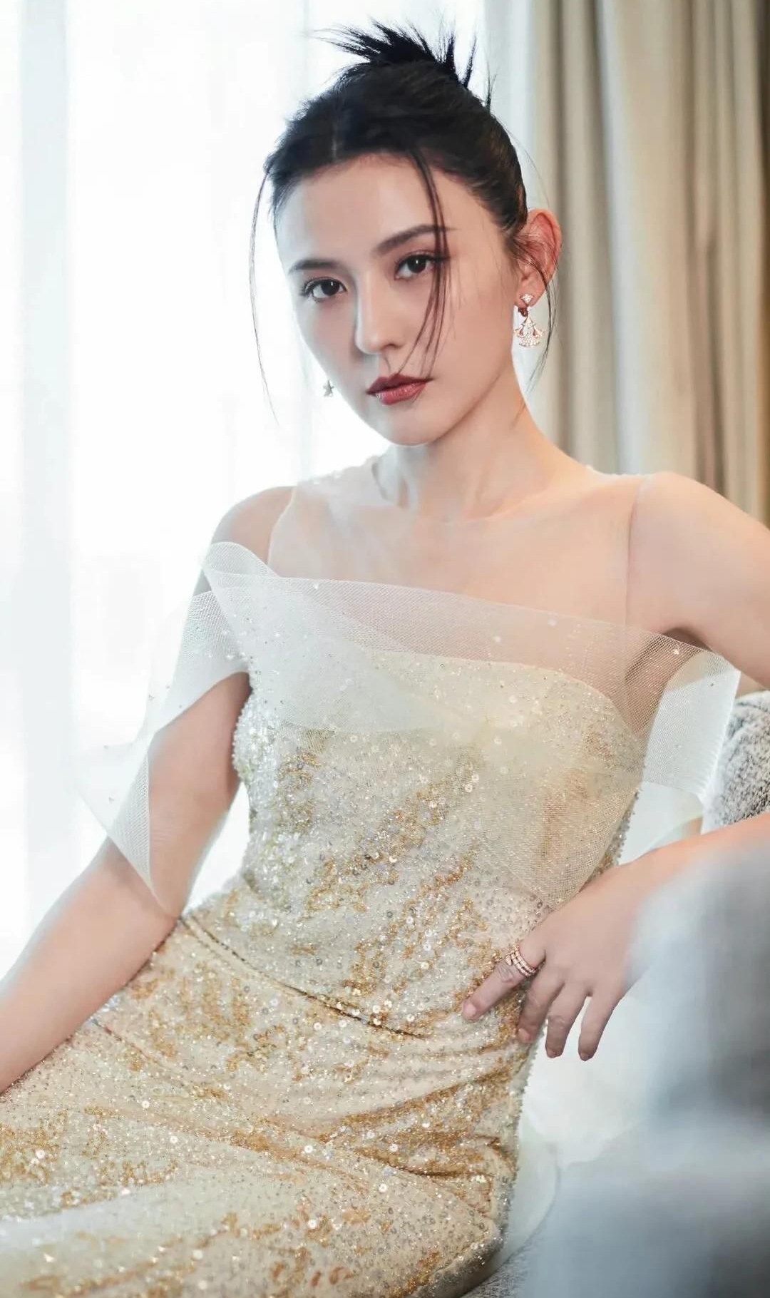 热依扎高清婀娜写真楚楚动人