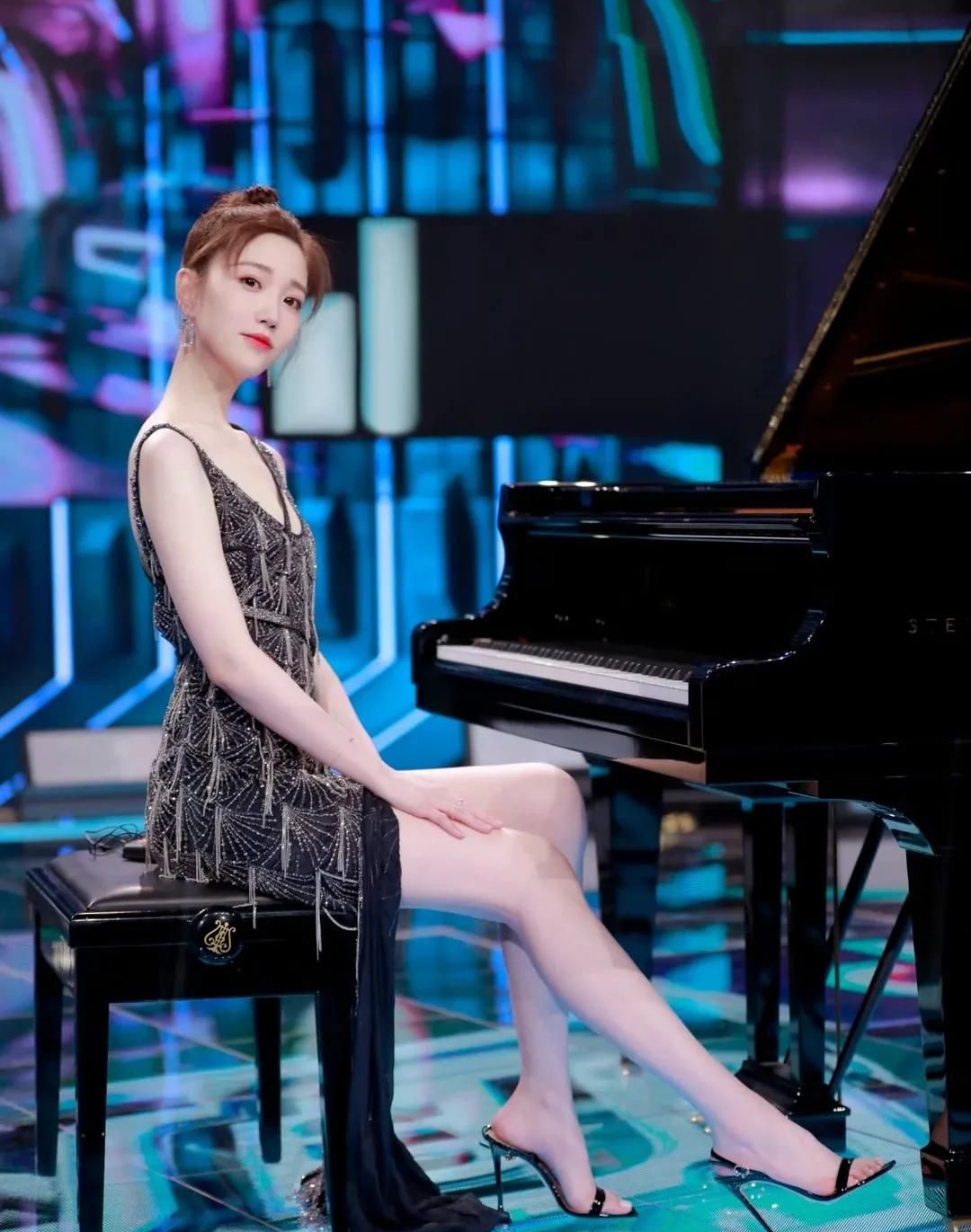 张纯烨高清清纯写真,美艳动人!__财经头条