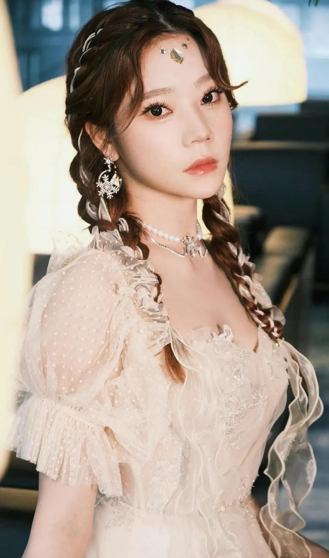 张紫宁高清魅力写真娇俏动人