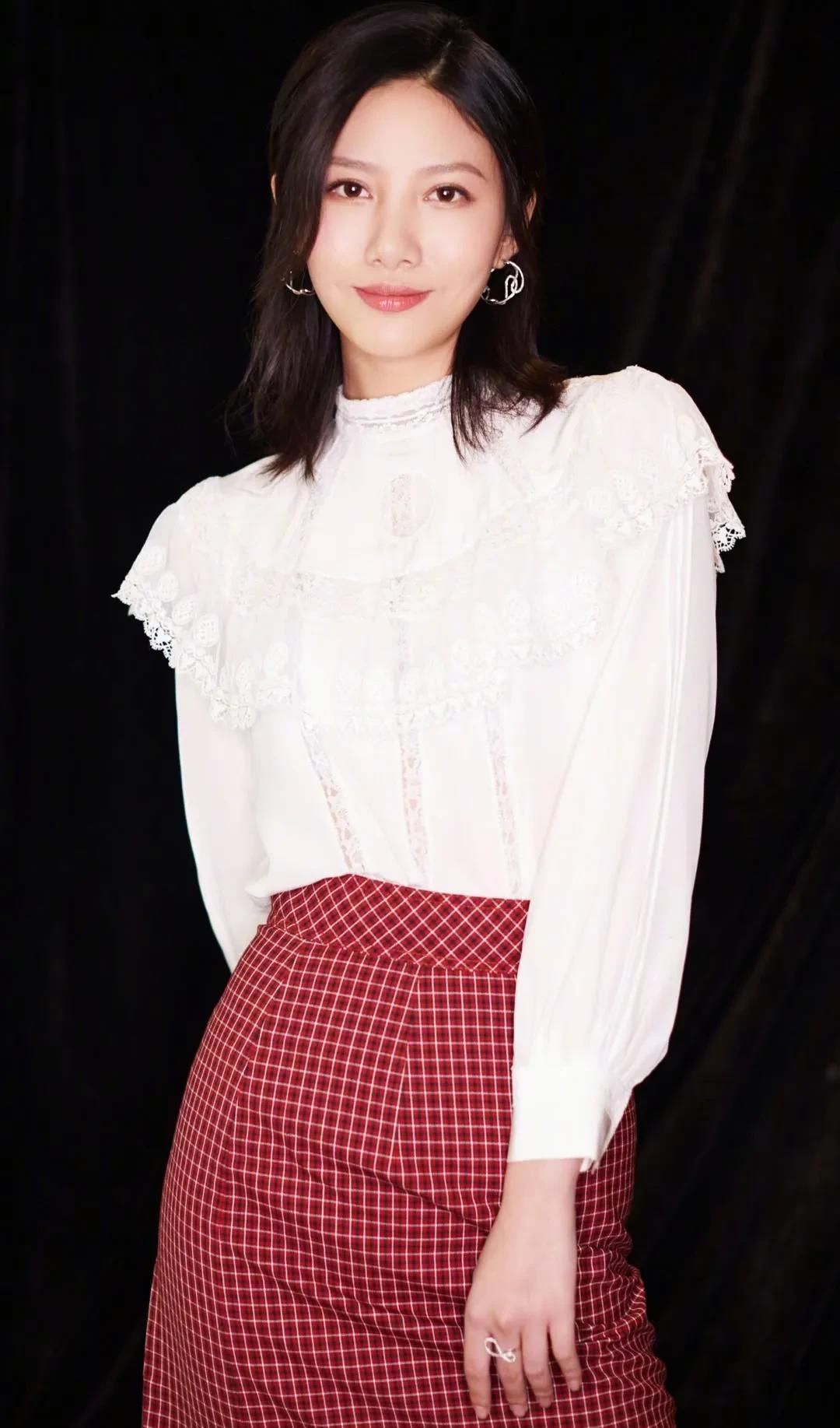 吴优高优雅娴静俏丽写真,优雅迷人!__财经头条