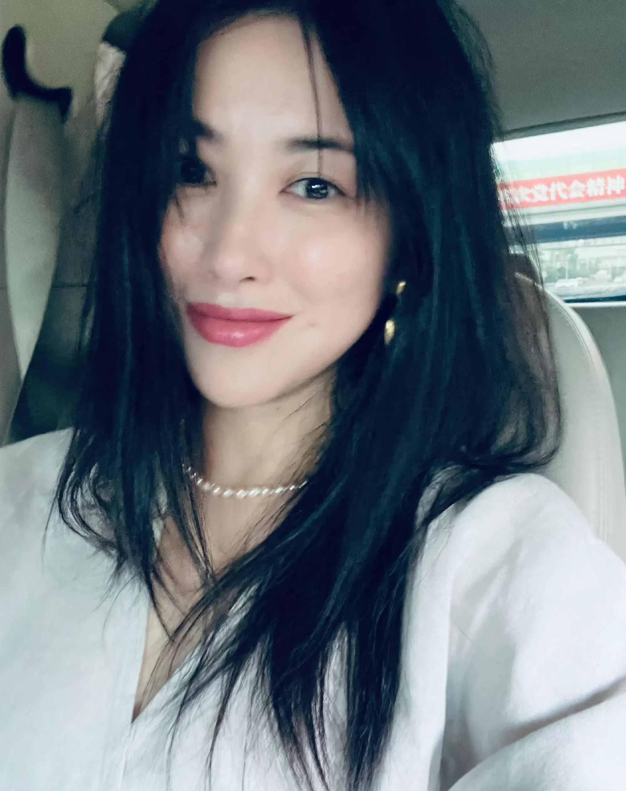 朱珠,高贵典雅,气质出众的写真!_高清图集_新浪网