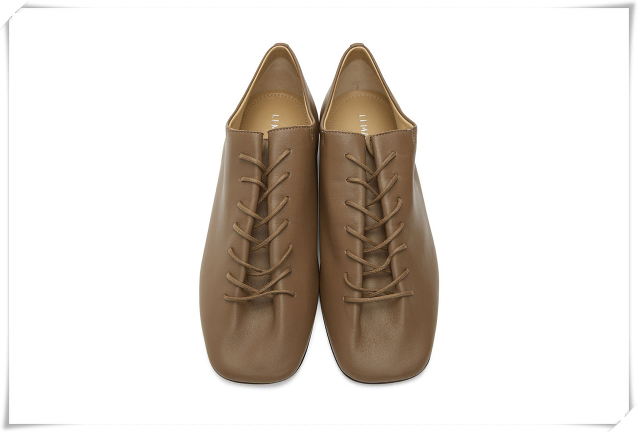 告别全黑穿搭吧!本季的街头女生都用它穿出知性复古时尚感休闲区蓝鸢梦想 - Www.slyday.coM 告别全黑穿搭吧!本季的街头女生都用它穿出知性复古时尚感休闲区蓝鸢梦想 - Www.slyday.coM