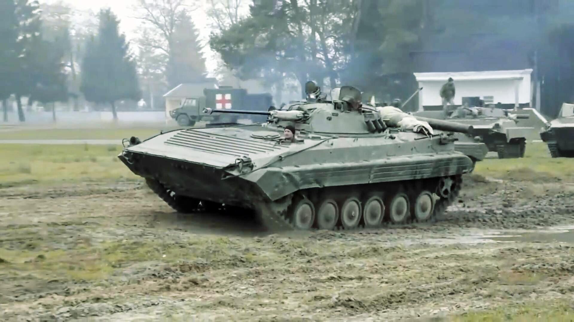 装备数量和国家最多的步兵战车,bmp履带式步兵战车有何魅力?