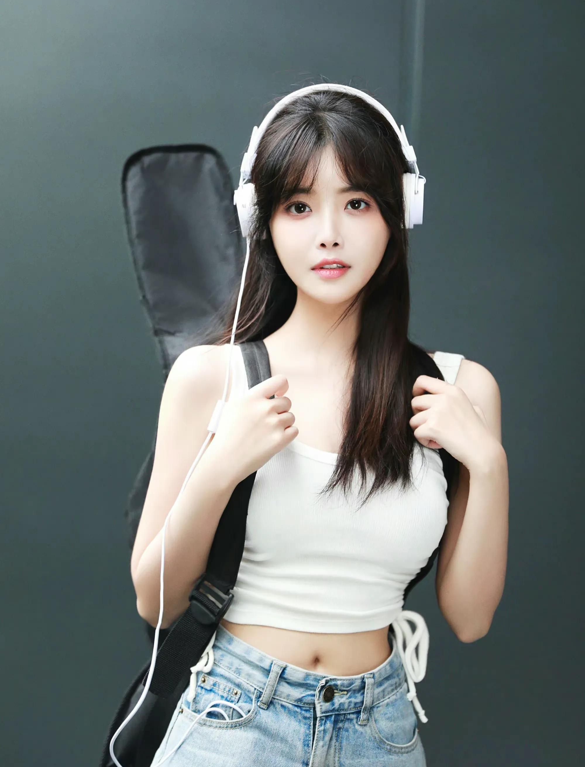 徐娇高清淡雅时尚写真,可爱迷人!_高清图集_新浪网